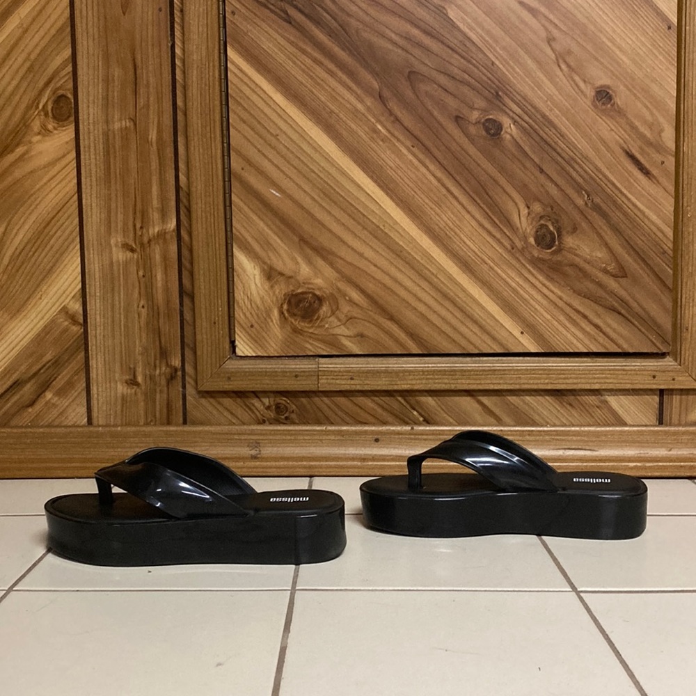 Melissa platform sandals